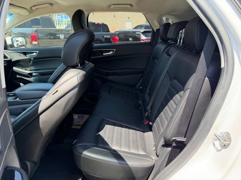 Used 2019 Ford Edge SEL w/ Equipment Group 201A FWD image 12