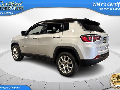 Used 2025 Jeep Compass Limited image 8