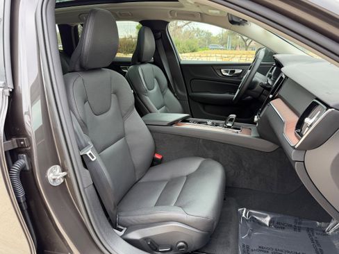 Certified 2025 Volvo V60 B5 Cross Country Plus image 10