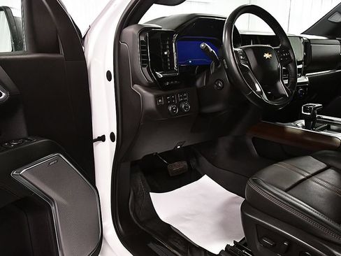 Used 2023 Chevrolet Silverado 1500 High Country w/ Technology Package AWD/4WD image 17