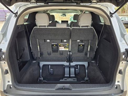 Used 2025 Toyota Sienna LE image 7