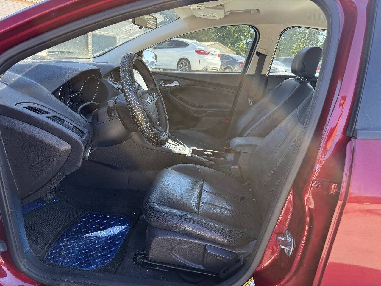 Used 2015 Ford Focus SE FWD image 13