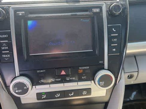 Used 2012 Toyota Camry LE FWD image 12