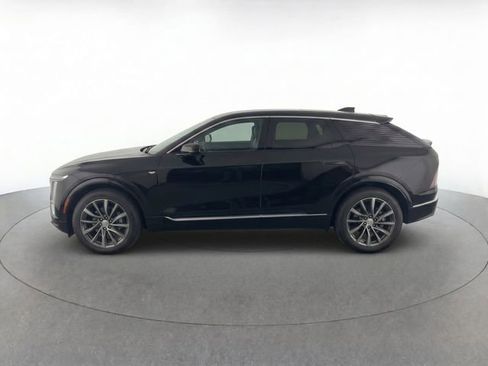 Used 2025 Cadillac Optiq Luxury 2 w/ LPO, Floor Liner Package AWD/4WD image 6