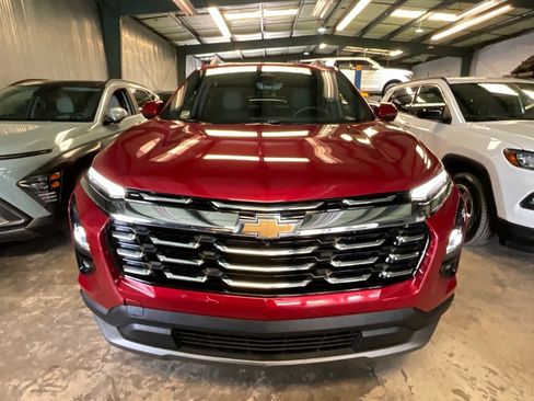 Used 2025 Chevrolet Equinox LT w/ Convenience Package II image 2