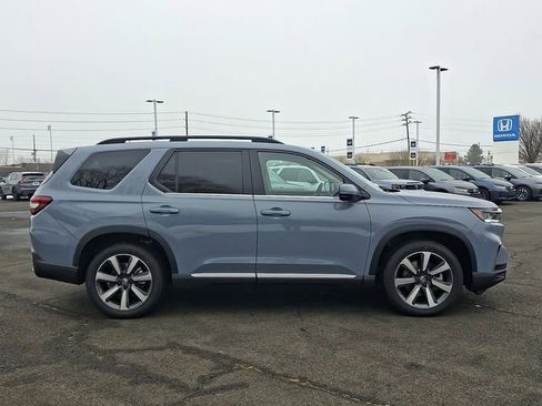 Certified 2025 Honda Pilot Touring image 7