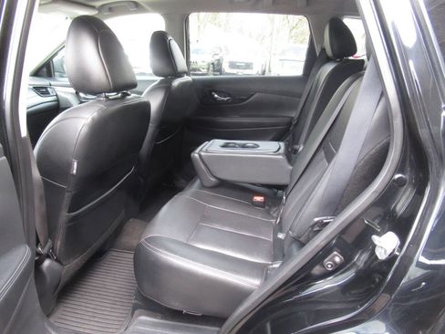 Used 2018 Nissan Rogue AWD image 17