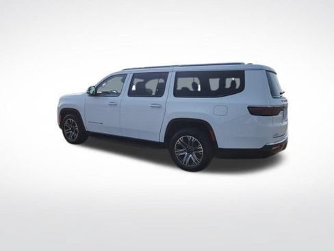 Used 2024 Jeep Wagoneer L Series II w/ Flexible Seating Group AWD/4WD image 7