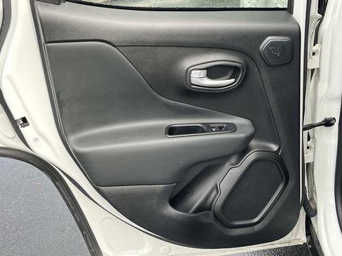 Used 2023 Jeep Renegade Latitude w/ Sun/Sound Group AWD/4WD image 16