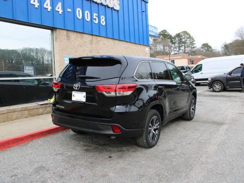 Used 2019 Toyota Highlander LE image 4
