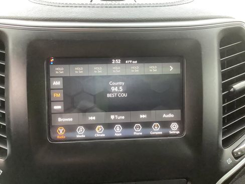 Used 2019 Jeep Cherokee Latitude Plus image 15