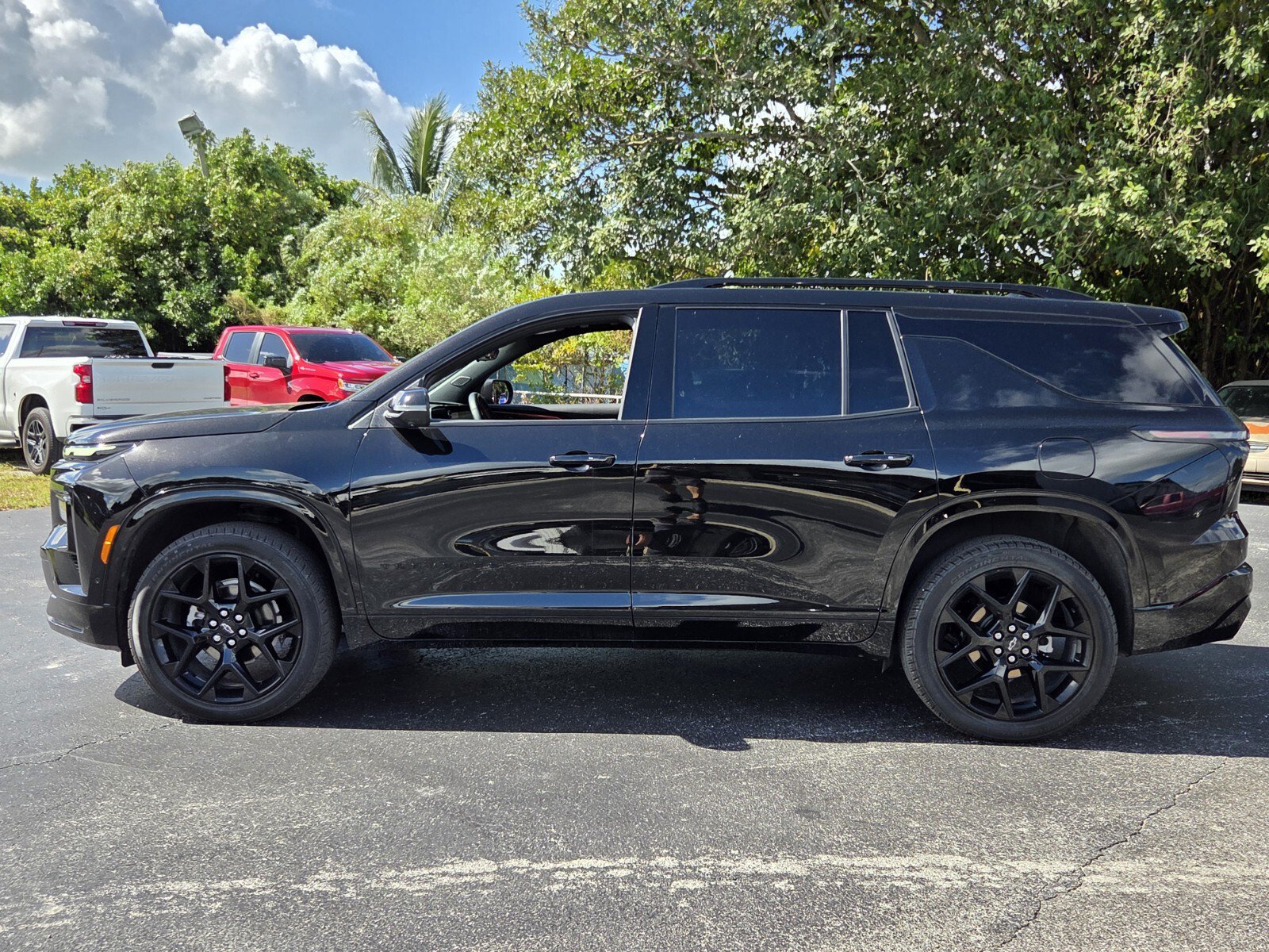 Used 2026 Chevrolet Traverse RS FWD image 2