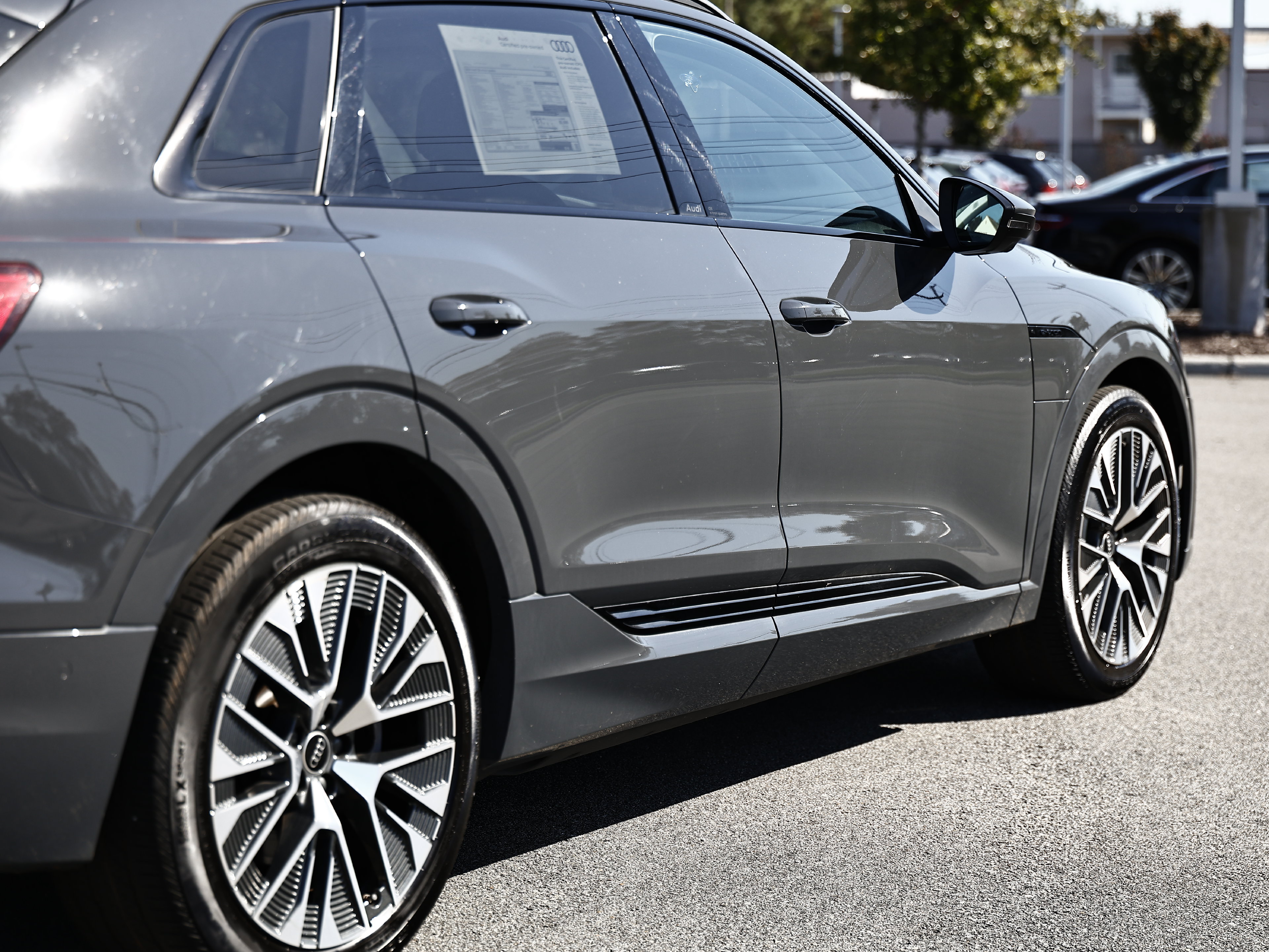 Used 2024 Audi Q8 e-tron Premium Plus AWD/4WD image 7