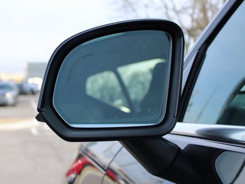 Used 2025 Volvo XC40 B5 Plus image 8