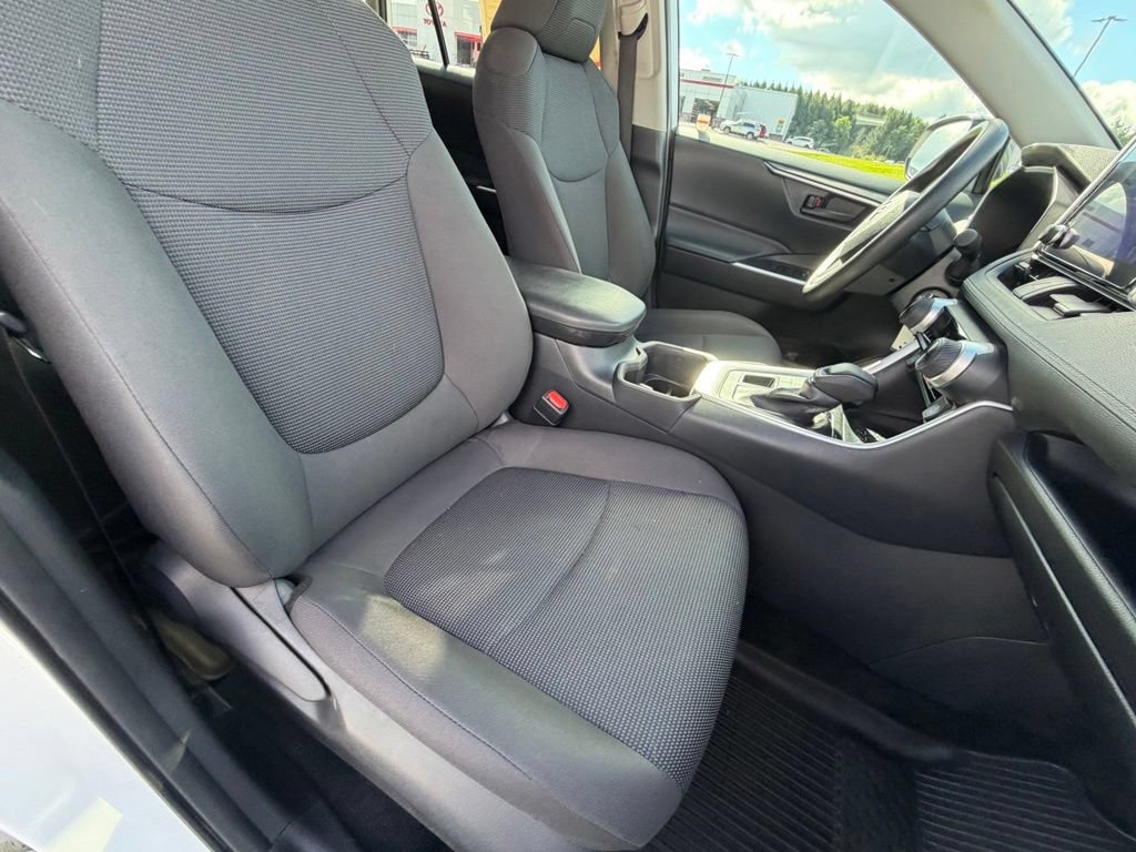 Used 2024 Toyota RAV4 LE AWD/4WD image 33