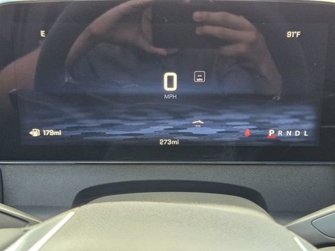 New 2026 Chevrolet Traverse LT w/ Sun and Wheel Package FWD image 17