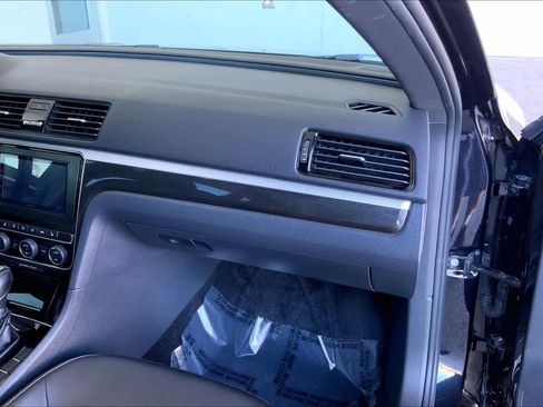 Used 2018 Volkswagen Passat GT image 19