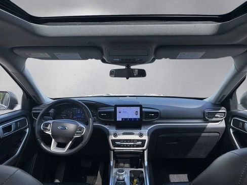 Certified 2022 Ford Explorer XLT w/ Equipment Group 202A image 3