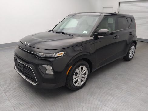 Used 2022 Kia Soul LX FWD image 2