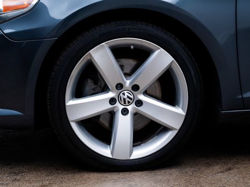 Used 2012 Volkswagen CC Lux Plus FWD image 4
