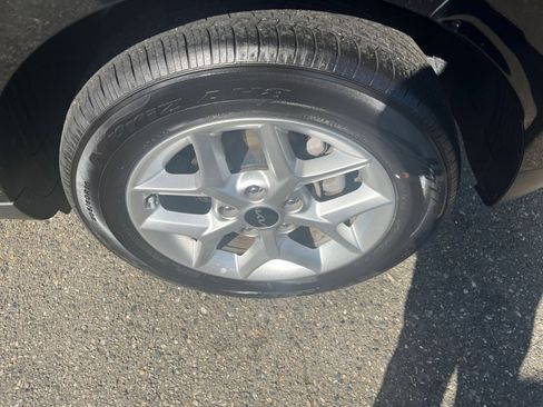 Used 2025 Kia Soul LX w/ LX Technology Package image 30