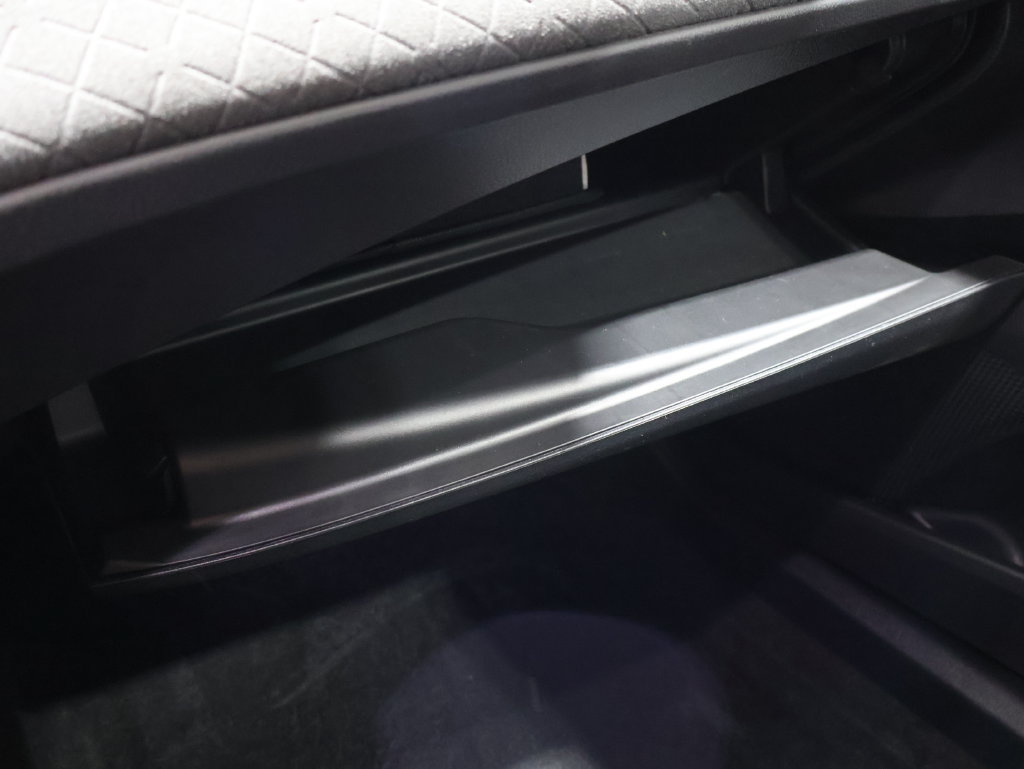 Used 2025 Toyota Camry XLE FWD image 34