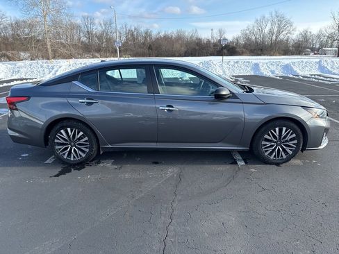 Used 2024 Nissan Altima 2.5 SV image 8
