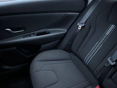 Used 2025 Hyundai Elantra SEL image 39