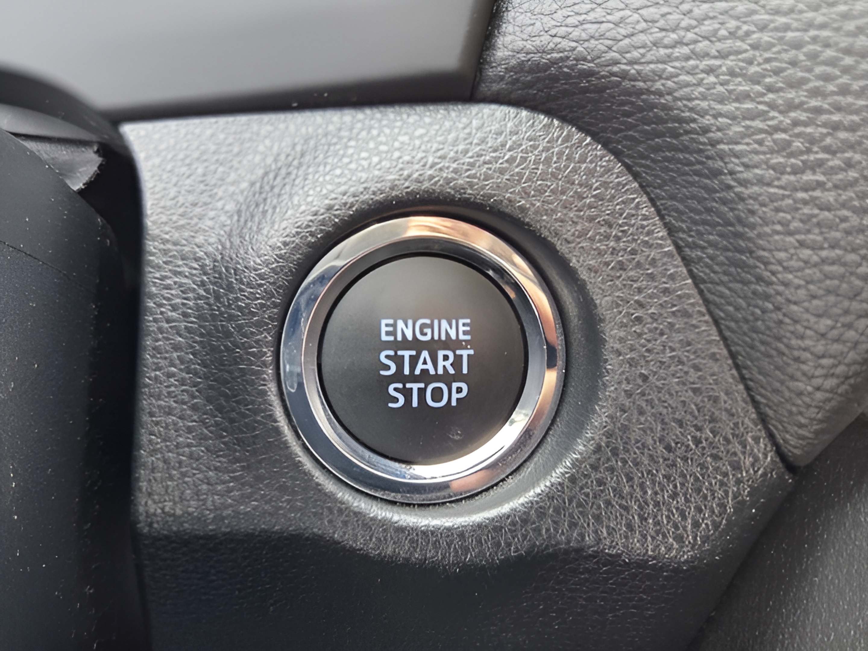 Used 2019 Toyota RAV4 XLE w/ Convenience Package FWD image 31