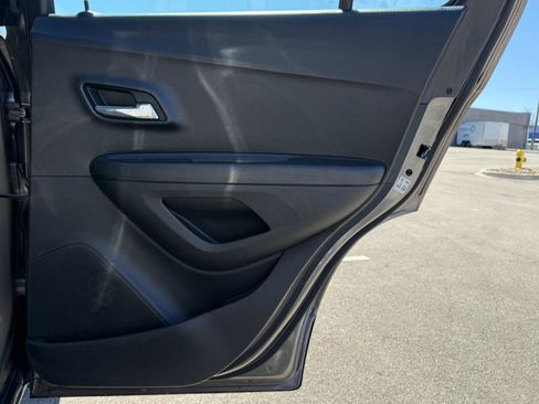 Used 2020 Chevrolet Trax LS FWD image 20