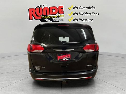 Used 2020 Chrysler Pacifica Limited w/ Tire & Wheel Group image 4