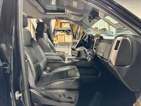 Used 2017 GMC Sierra 2500 Denali w/ Duramax Plus Package AWD/4WD image 7