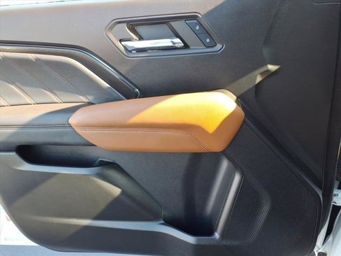 Used 2024 GMC Canyon AT4 w/ Canyon Safety Plus Package image 22