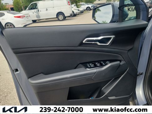 Used 2025 Kia Sportage EX FWD image 23