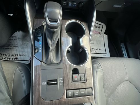 Used 2022 Toyota Highlander Limited image 26
