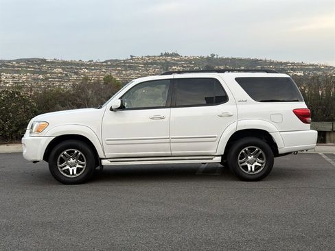 Used 2007 Toyota Sequoia SR5 image 1