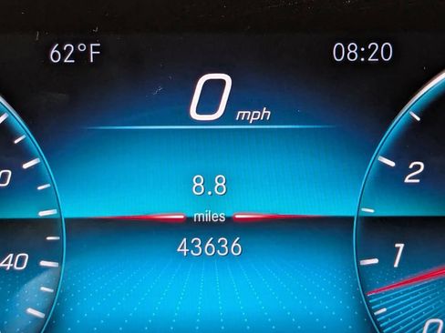 Used 2021 Mercedes-Benz GLB 250 image 44