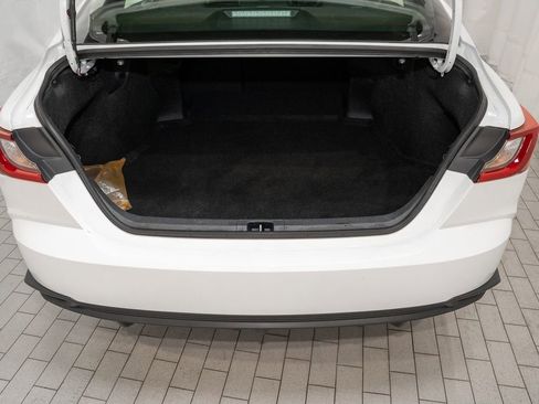 Used 2025 Toyota Camry SE image 5