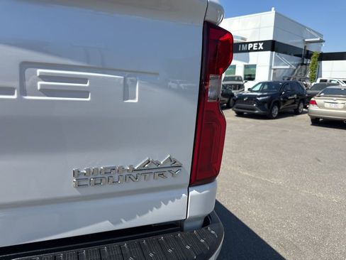 Used 2022 Chevrolet Silverado 3500 High Country w/ Z71 Off-Road Package AWD/4WD image 33