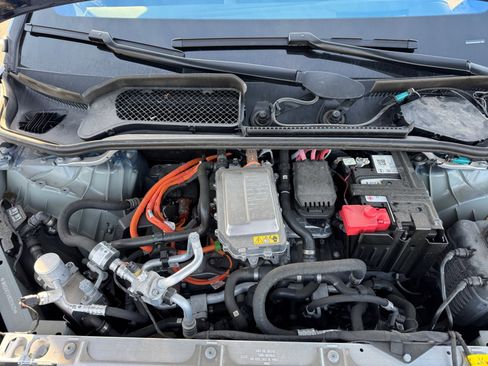 Used 2024 BMW iX xDrive50 w/ Premium Package image 22