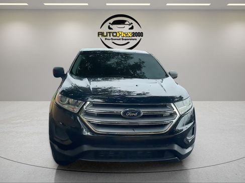 Used 2018 Ford Edge SE FWD image 2