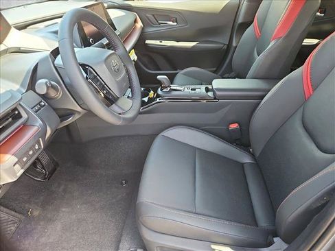 New 2027 Toyota Prius Plug-In Hybrid FWD image 4