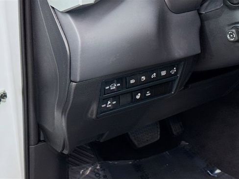 Used 2025 Toyota Sequoia Platinum image 10