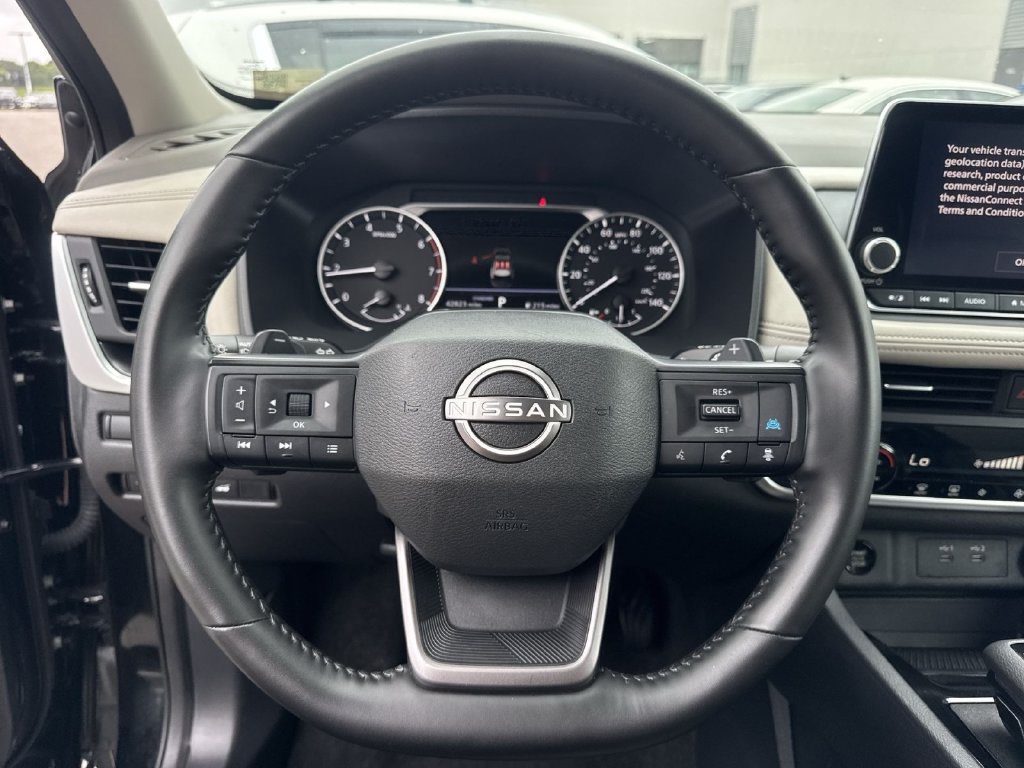 Used 2025 Nissan Rogue SV FWD image 18