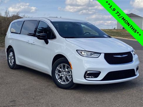 New 2026 Chrysler Pacifica Select image 32