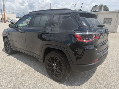 Used 2025 Jeep Compass Latitude w/ Altitude Special Edition AWD/4WD image 5