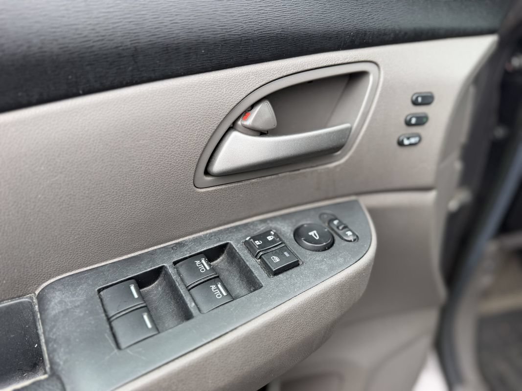 Used 2012 Honda Odyssey Touring Elite image 16