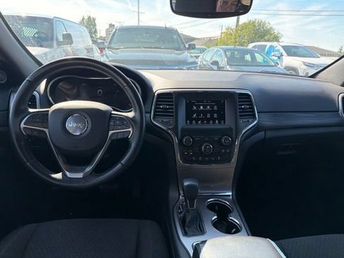Used 2019 Jeep Grand Cherokee Laredo AWD/4WD image 22