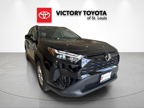 Used 2025 Toyota RAV4 XLE image 1