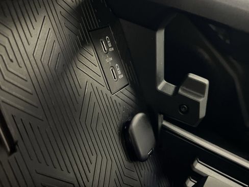 Used 2025 Toyota Tacoma TRD Off-Road image 31